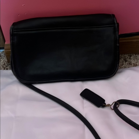 Elegant Black Shoulder Bag - Picture 4 of 7